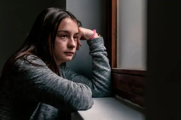 adolescente-triste-ventana-jpg