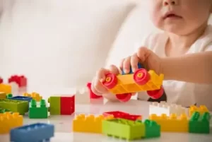 bebe-jugando-420x281