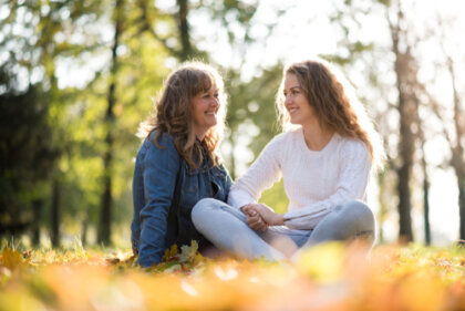madre-hija-adolescente-campo-420x281