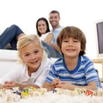 Crecer sin depender de las pantallas: qué necesita el cerebro infantil para desarrollarse mejor