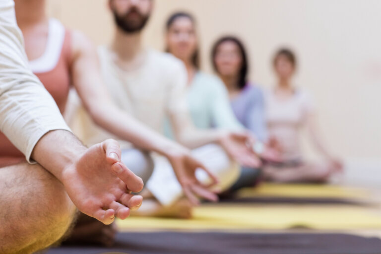 meditacion-en-grupo-1-768x512